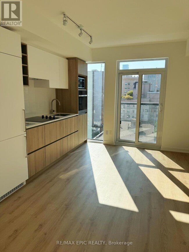 Building Photo - 319 Jarvis St