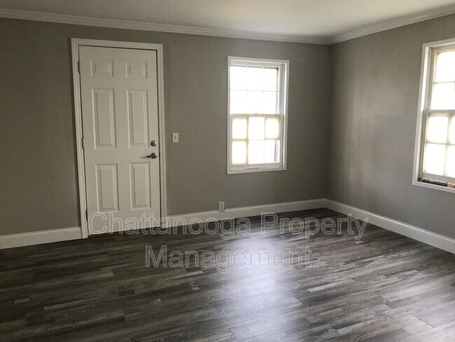 Building Photo - 208 N Jenkins Rd