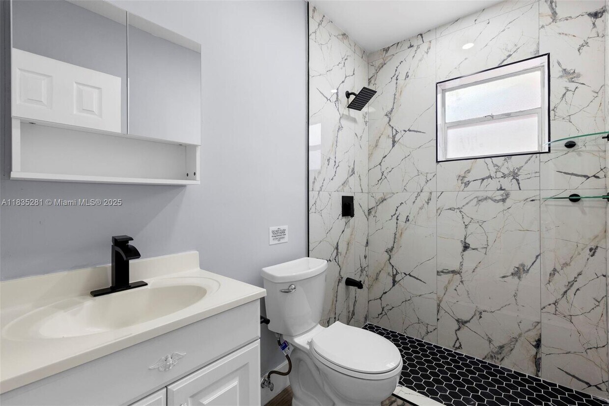 Foto principal - 2028 SW 103rd Ct