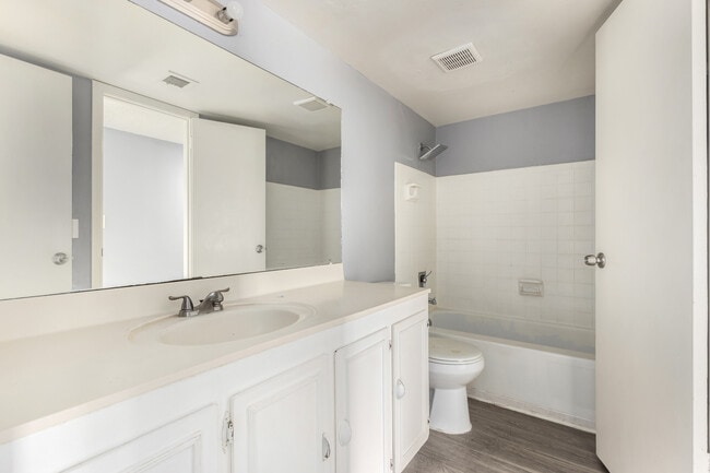 Photo - 2413 W Hazelwood St Townhome