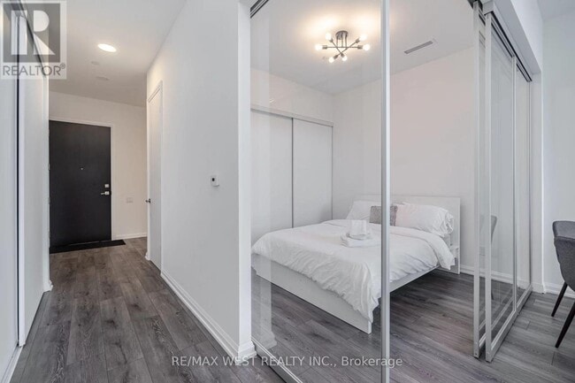 Photo du bâtiment - 4208 Dundas St W