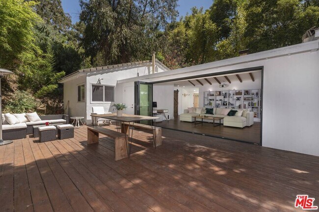 Foto del edificio - 2429 Outpost Dr