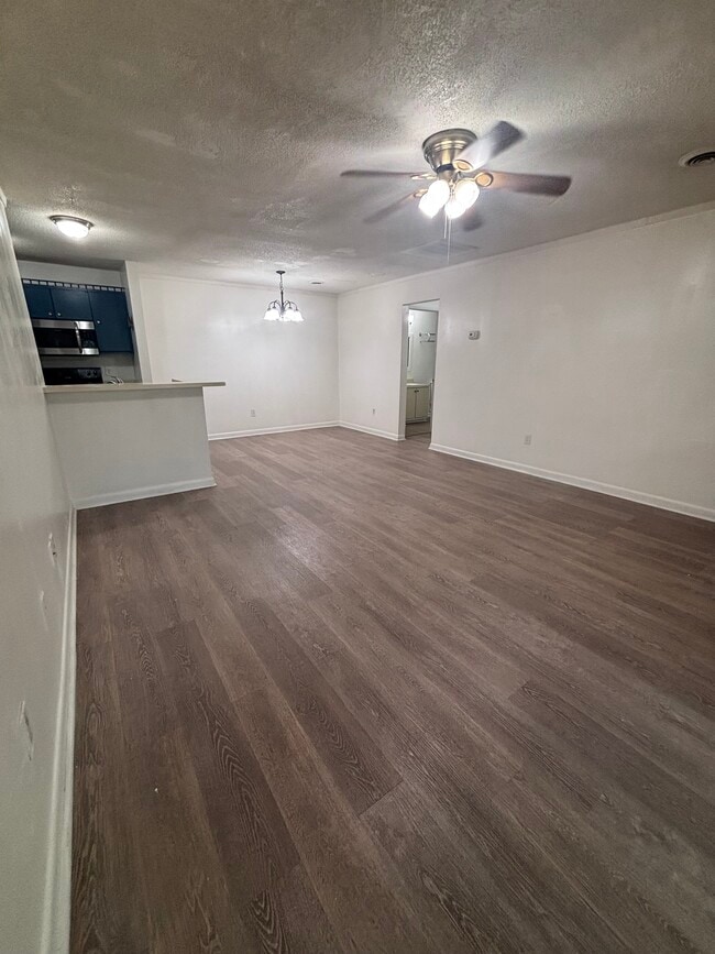 Building Photo - 1211 Metze Rd