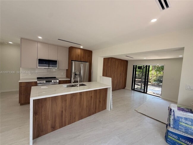 Foto del edificio - 3680 NW 16th St