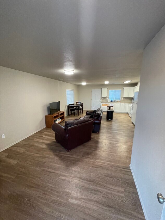 Foto principal - 734 S Jean St