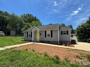 Building Photo - 2401 Roslyn Ave