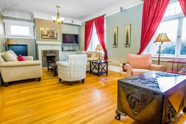 Building Photo - 379 Frederick St