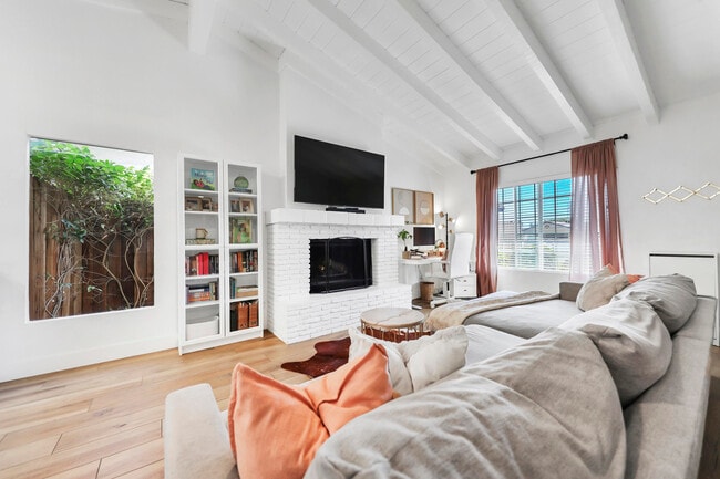 Building Photo - 51685 Avenida Herrera