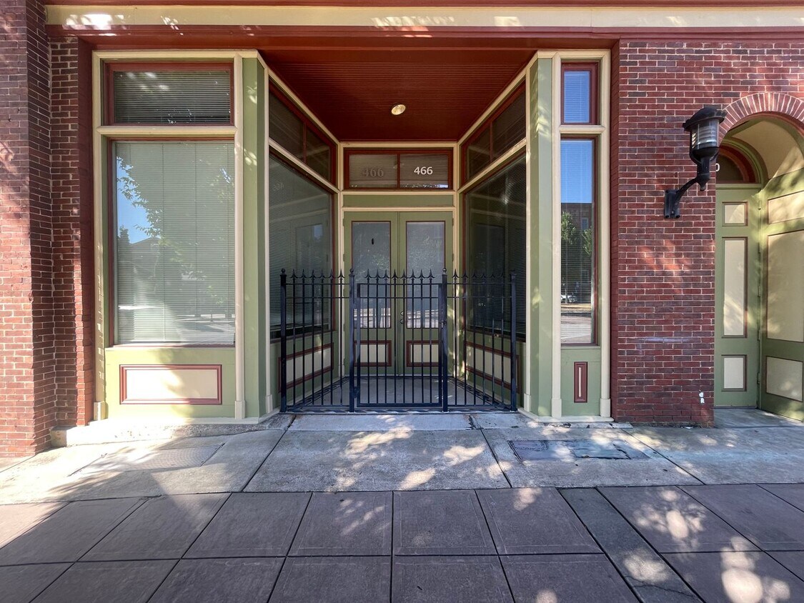 Primary Photo - One Bedroom Apartment in Great Downtown Lo...
