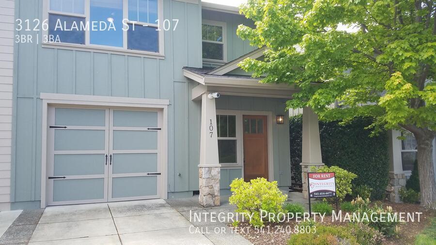 Foto principal - 3126 Alameda St