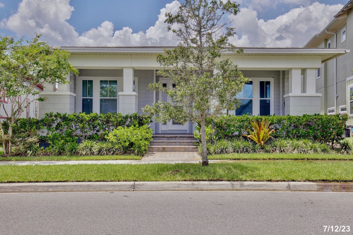 Foto principal - Gorgeous 3/2 Spacious Home with a Fenced B...