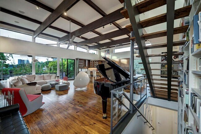 Building Photo - 1400 Maryland St