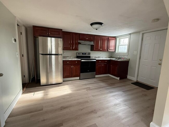 Building Photo - 102-104 Cherry St