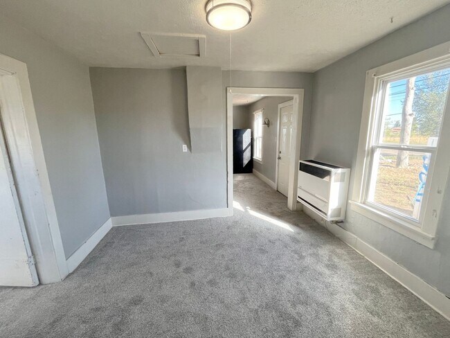 Building Photo - Cute 1-bedroom home in the heart of old Br...