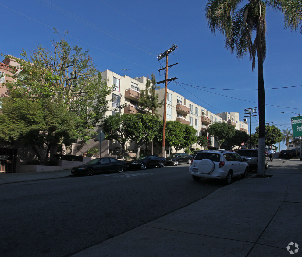 Primary Photo - CAR - 511 Carondelet Apartments