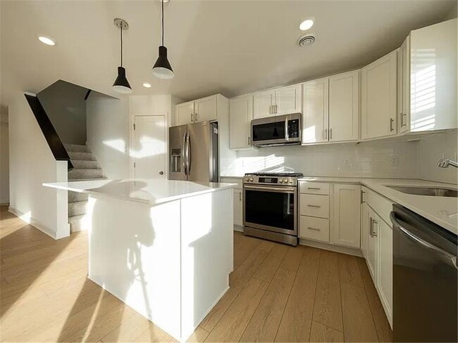 Building Photo - 1073 Jubert Dr