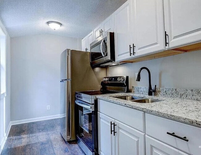 Foto del edificio - Room in House on Dupree St