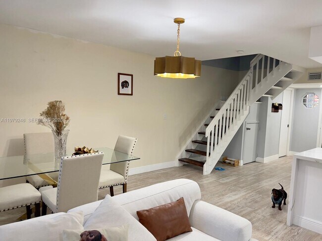 Building Photo - 568 N University Dr