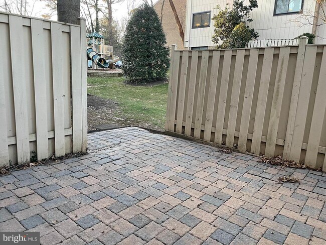 Building Photo - 2615 Glengyle Dr