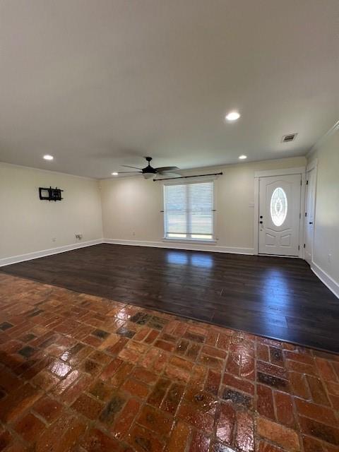 Foto del edificio - 215 Tavares Dr