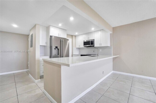 Building Photo - 9001 SW 77th Ave