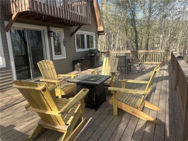 Building Photo - 185 Alpine Dr