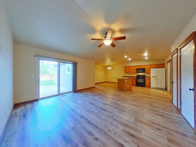 Foto del edificio - Beautiful 3 bedroom 2 1/4 bath townhouse in 4 Corners! Fenced backyard!
