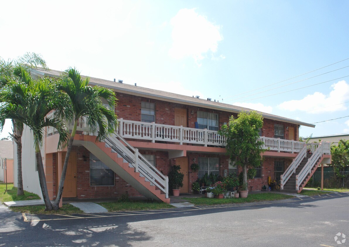 3020 NW 29th St, Oakland Park, FL 33311 Apartments in Oakland Park