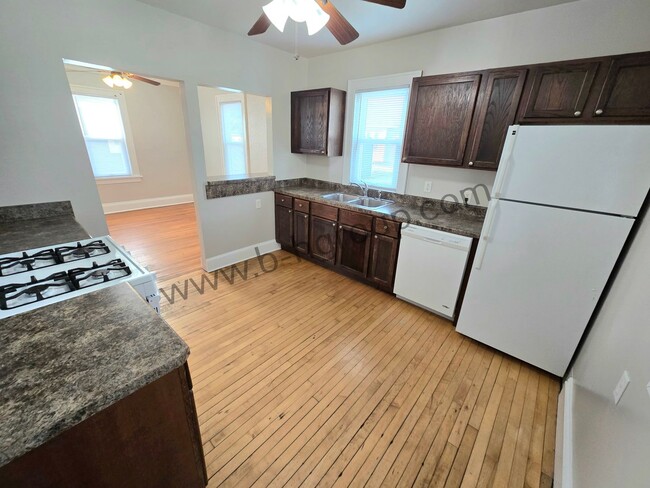 Building Photo - Spacious Single Family Home