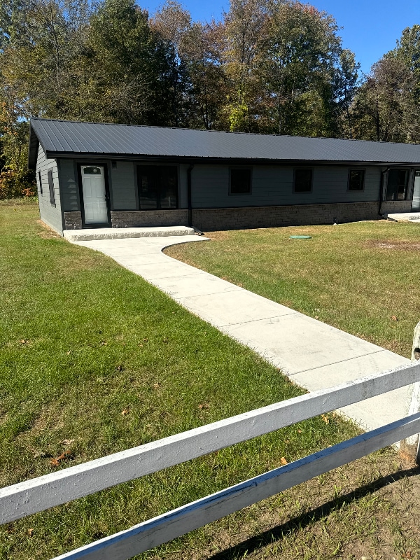 Building Photo - 41000 Harris Rd