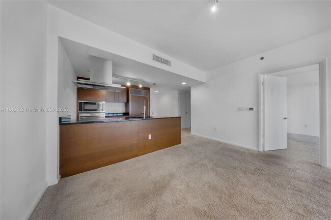 Building Photo - 495 Brickell Ave