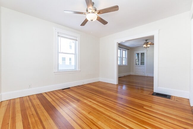 Foto del edificio - 359 Concord St