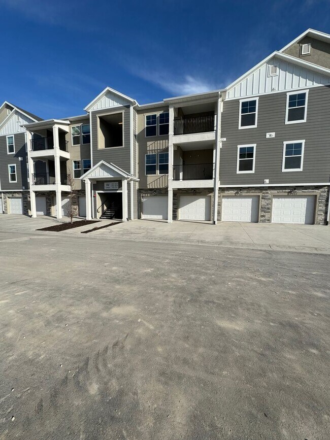 Building Photo - Condo in the Lehi Exchange Community!! 3 bed/2bth 1 car Garage!!!