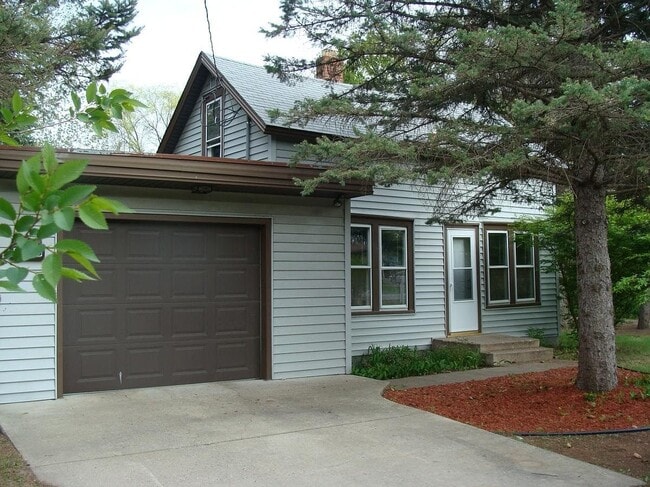Building Photo - 11408 Winnetka Ave N