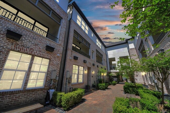 Foto del edificio - 6072 Kansas St
