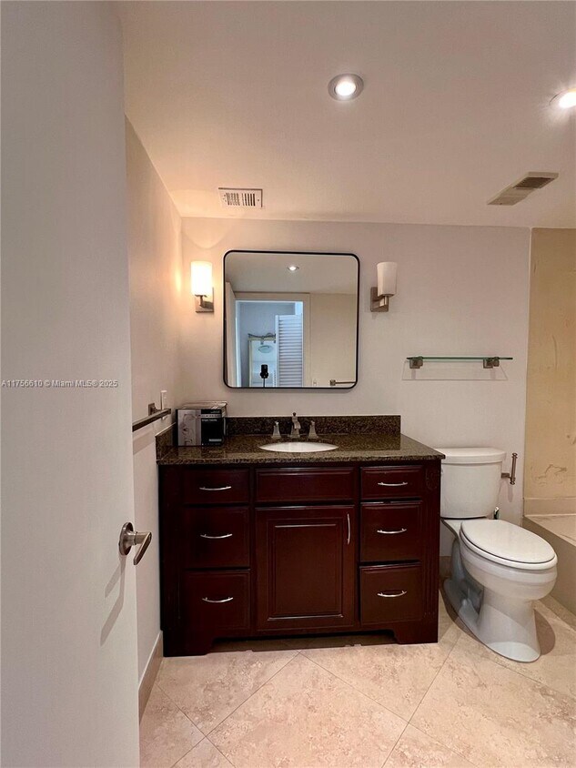 Foto del edificio - 17600 N Bay Rd