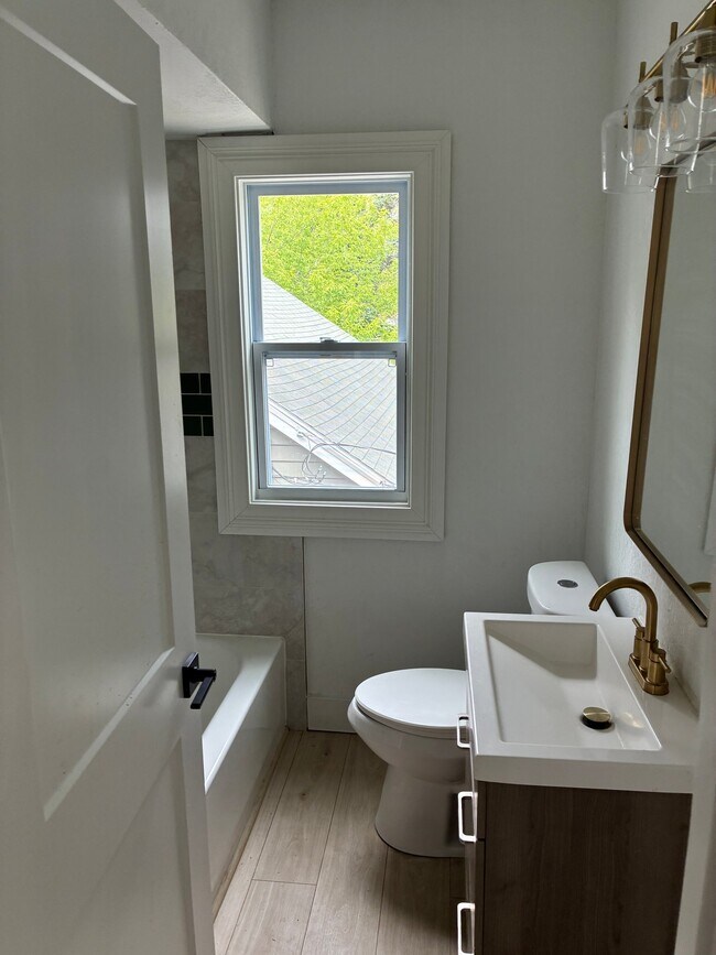 Foto del edificio - 4642 W Scranton Pl