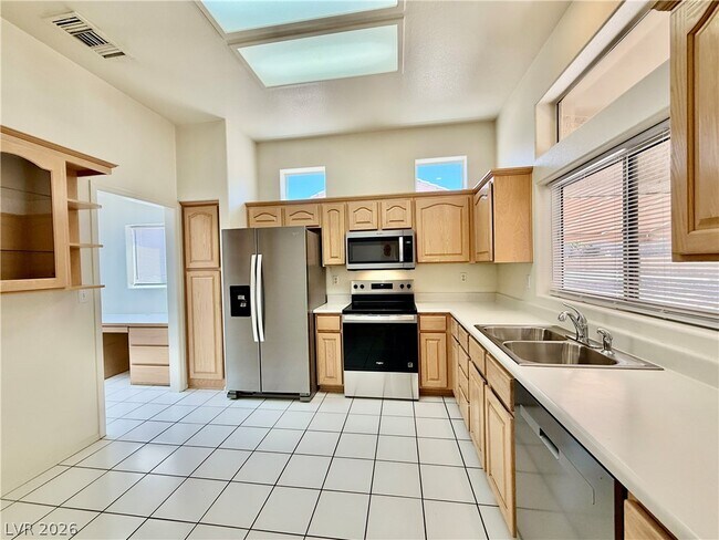 Building Photo - 2821 Byron Dr