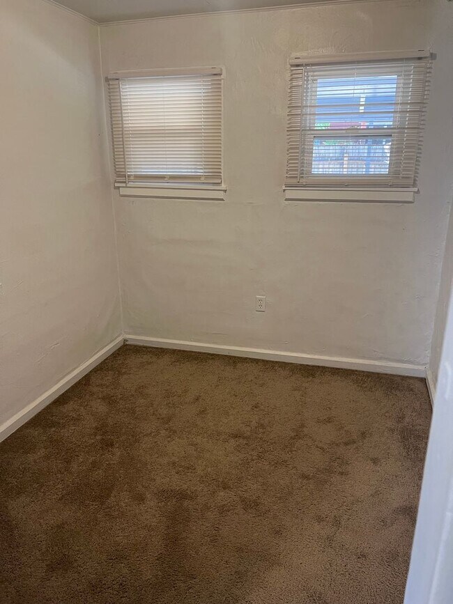 Foto del edificio - Cute 1 bedroom with laundry and a yard!