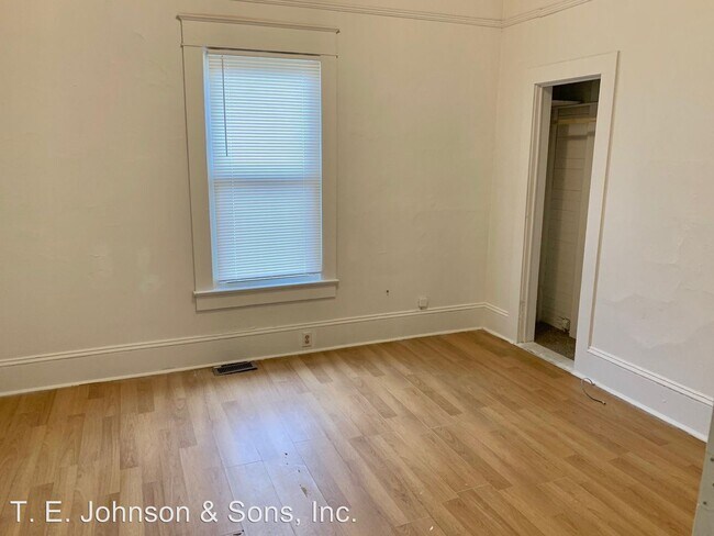 Foto del edificio - 5 br, 2 bath House - 323 E. 16th St