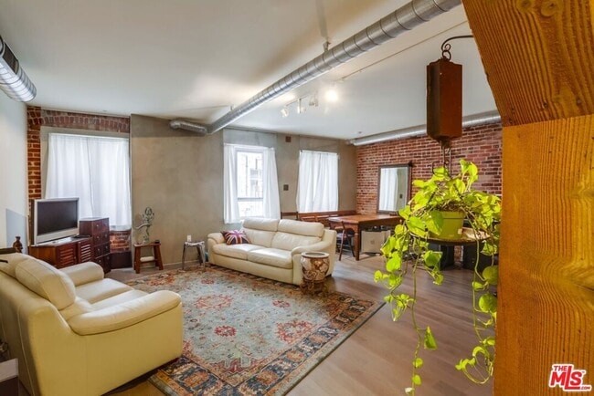 Building Photo - 527 Molino St