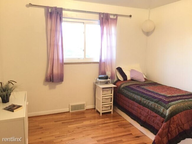 Building Photo - 4 br, 2 bath Apartment - 2200 Newark St