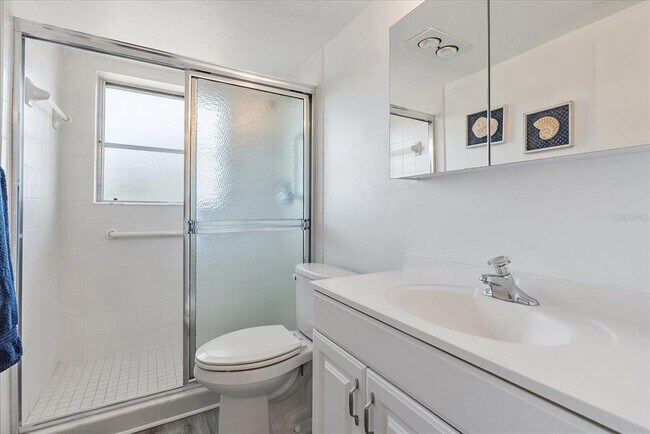 Building Photo - 7461 W Country Club Dr N
