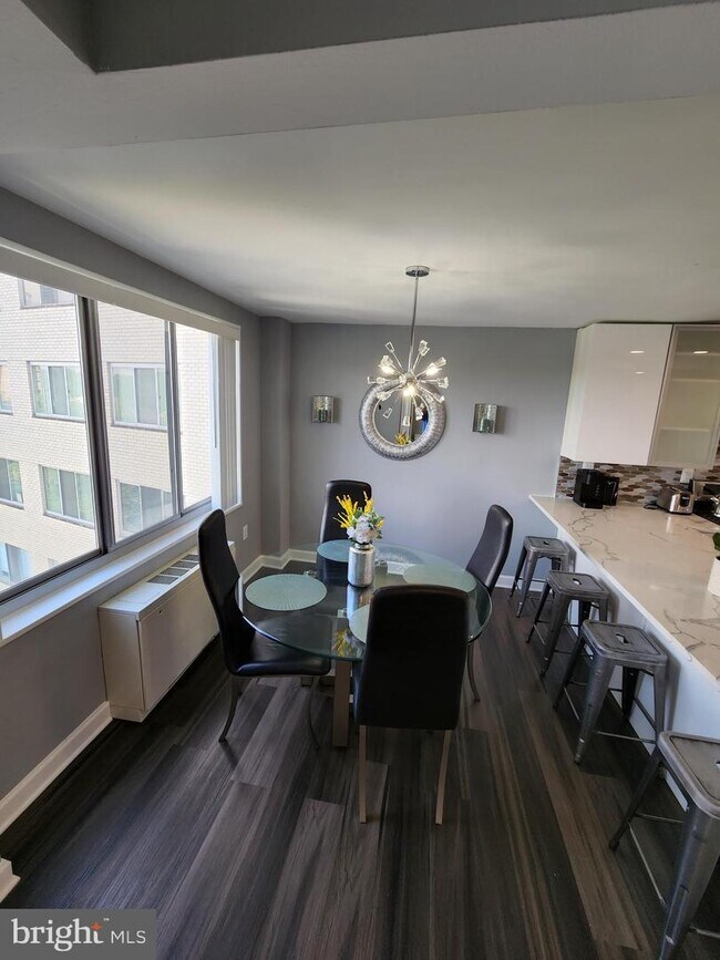 Building Photo - 10201 Grosvenor Pl