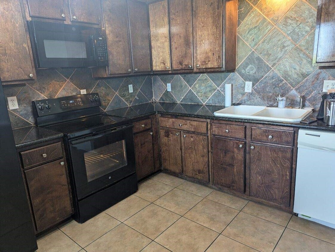 Foto principal - 6500 S Farm-to-Market 565 Rd
