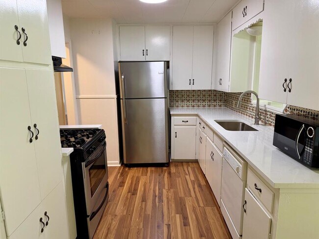 Foto del edificio - 5510 Delwood Dr