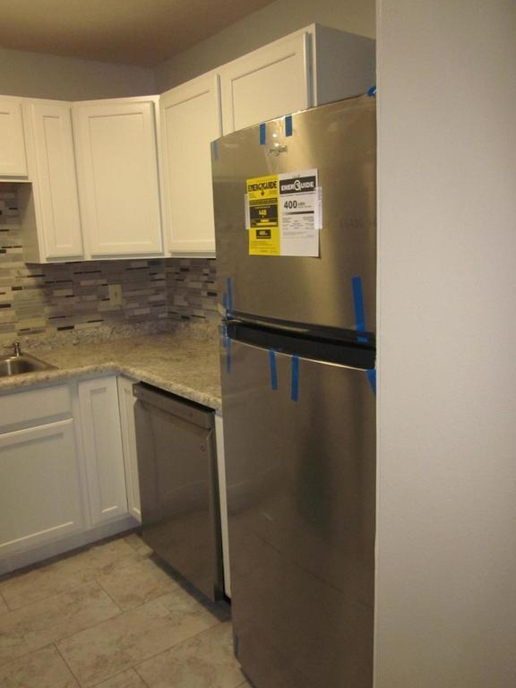 Kitchen - 1727 N Grandview Ln