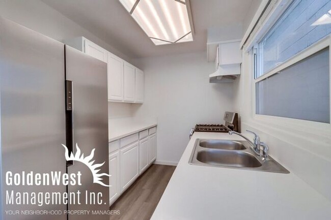 Building Photo - Charming 1Bdm 1Ba Downstairs Condo in Norm...