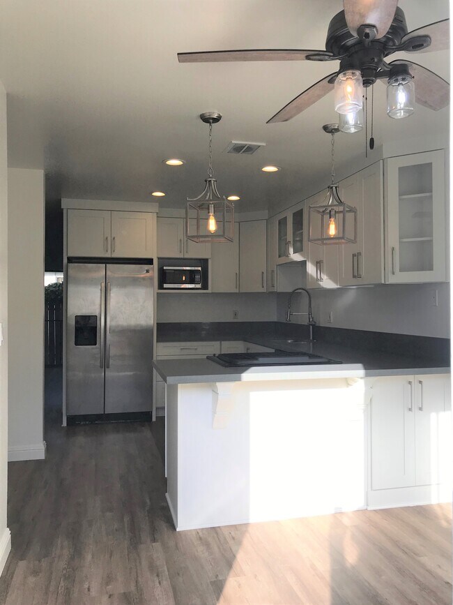 All SS Appliances Included (Refrig, D/W, Microwave & Range)! - 4923 Pearce Dr