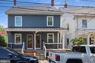 Building Photo - 154 Wood St